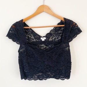Women’s GARAGE Lace Crop Top